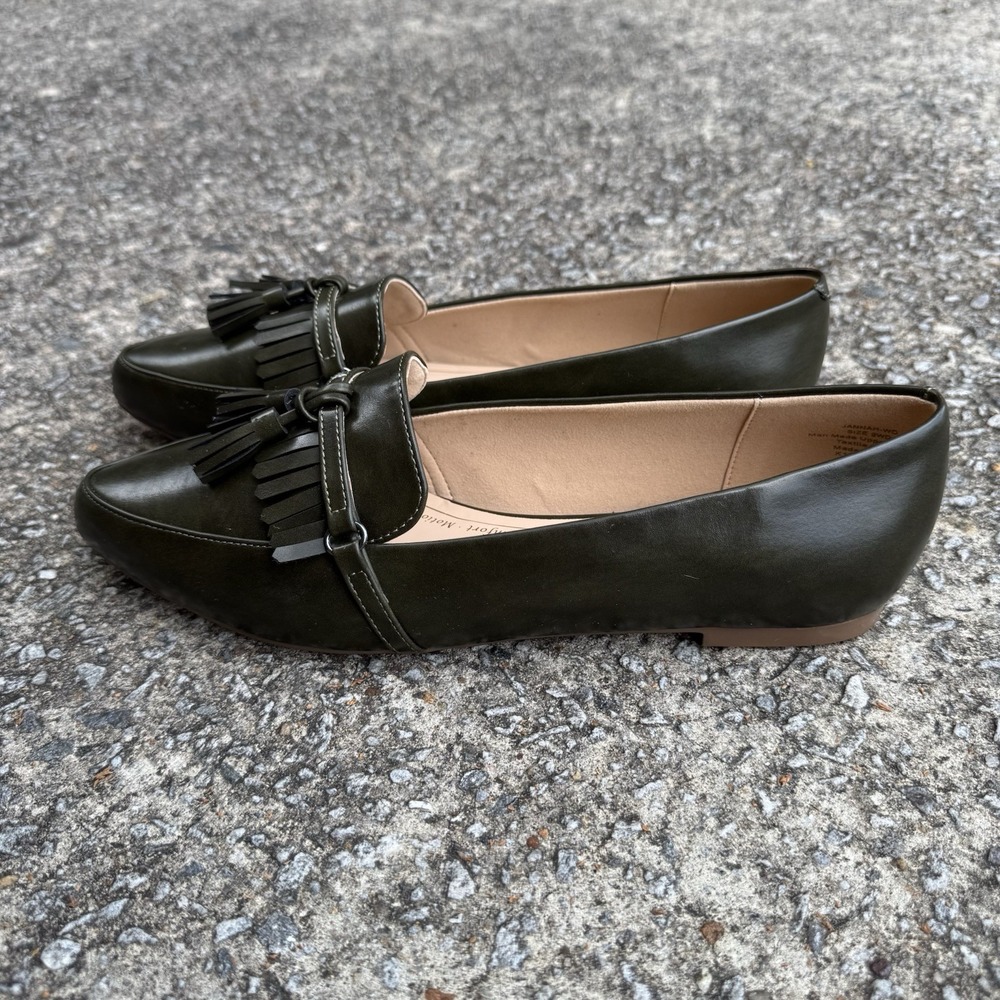 Journee Collection Hannah Loafer Women's 9 Pointed Toe Kiltie Loafer Flat Green - Picture 3 of 12